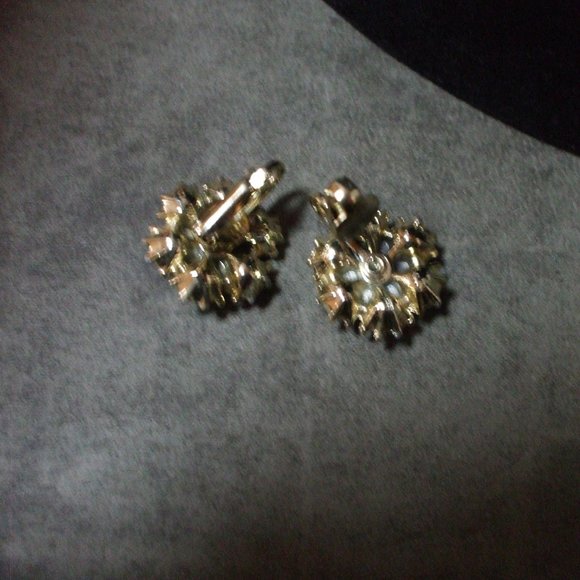 Vintage Woman's Earrings - Picture 2 of 2